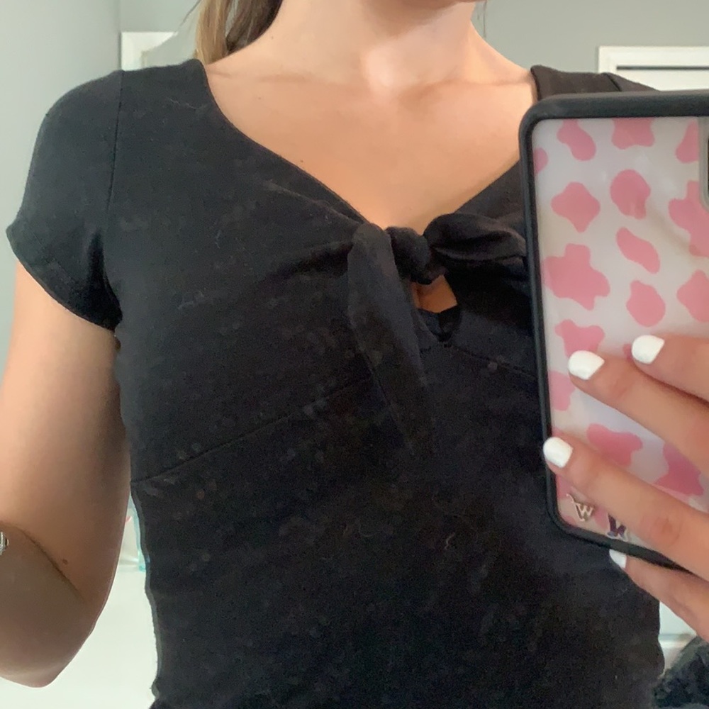 CROP TOP W TIE DETAIL - Picture 3 of 3